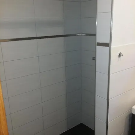 Ruhig Gelegenes Ferienhaus Mit Gemutlicher Terrasse Und Grillmoglichkeit Hébergement de vacances *